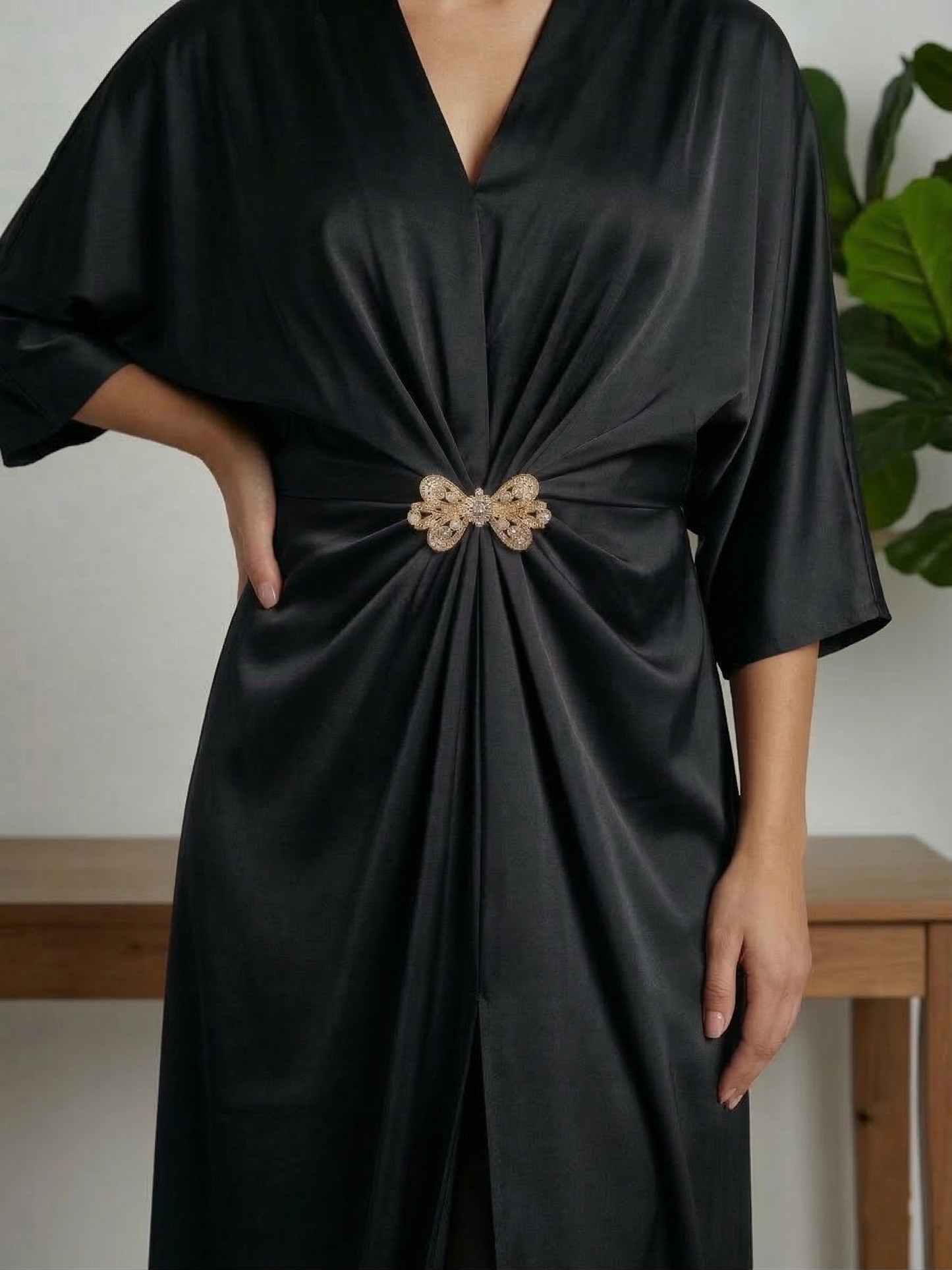 F65 فستان ستان انيق بتصميم مميز