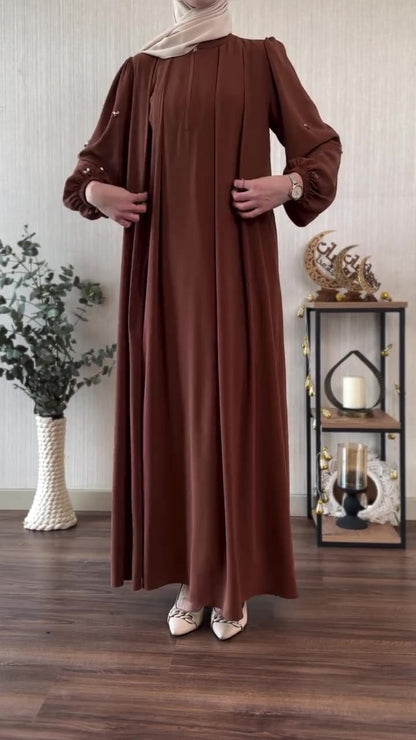 F20 Elegant dress with a distinctive design 