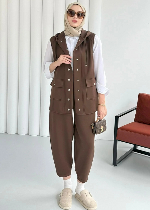 Stylish two-piece casual set with a practical design and a modern touch for everyday outings S77