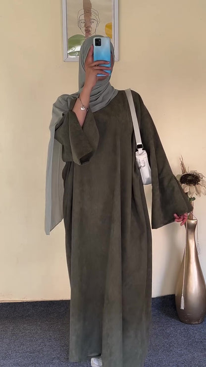 F36 Elegant velvet dress with a distinctive design 