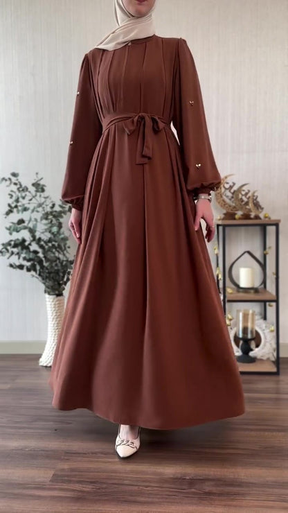F20 Elegant dress with a distinctive design 