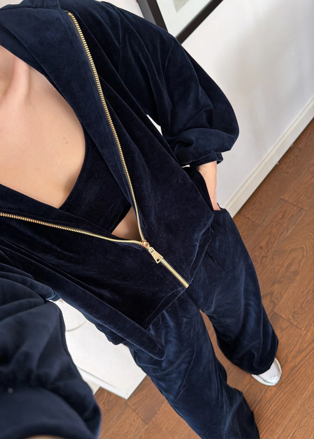 Velvet 3-piece winter suit with a modern design and luxurious touch S75
