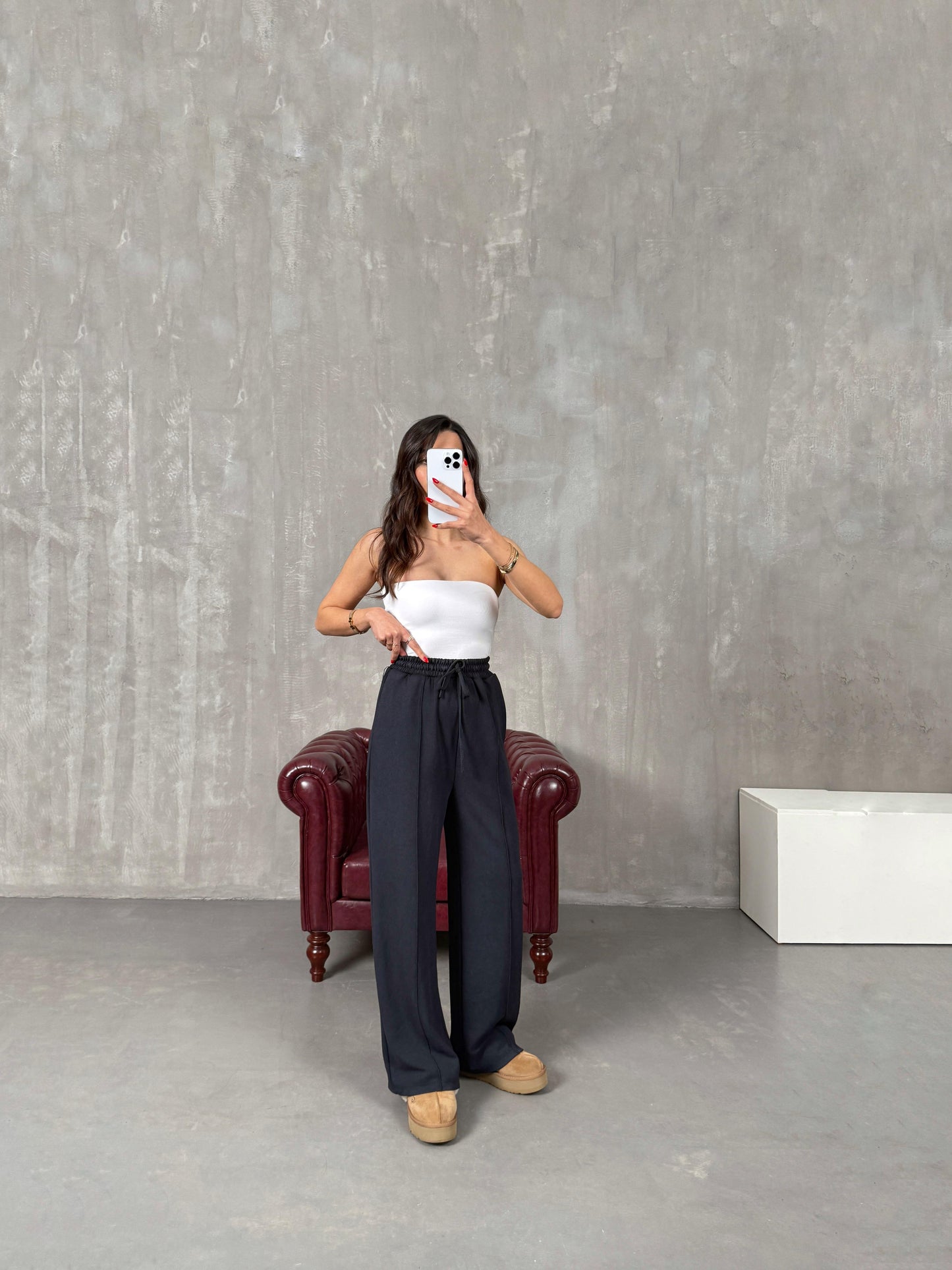 B12 Trousers in distinctive colors 