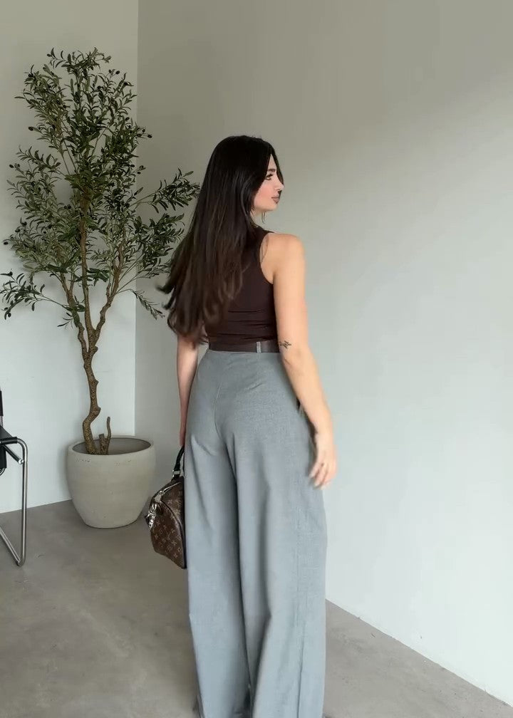 Women's casual trousers with a modern design B23