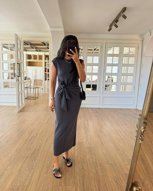 فستان مع حزام بتصميم حصري F31