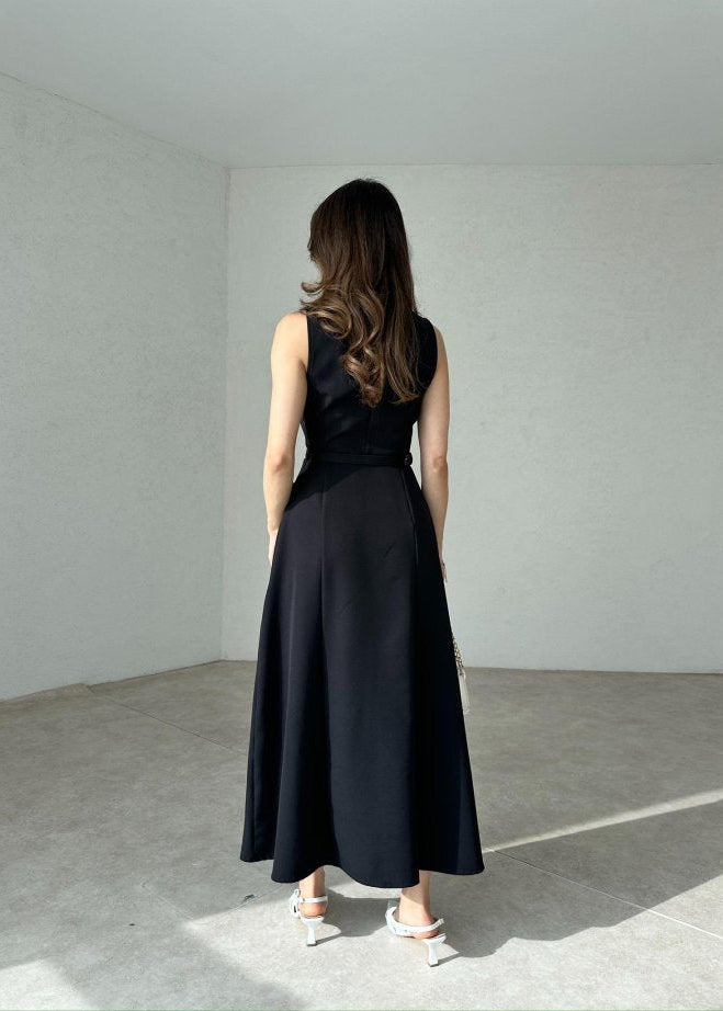 F41 Dress with a distinctive design 