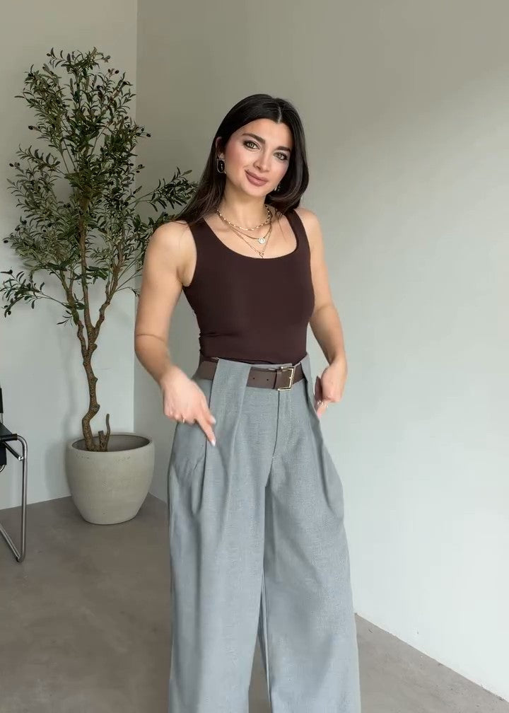 Women's casual trousers with a modern design B23