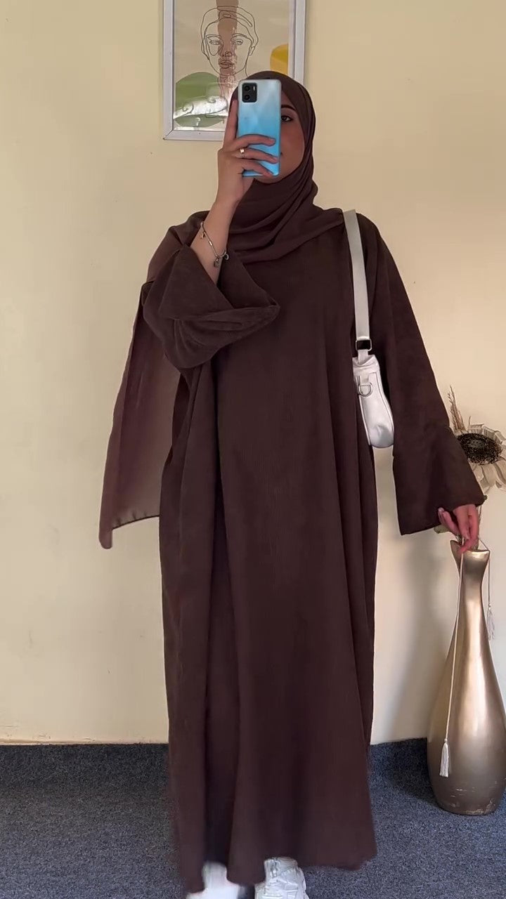 F36 Elegant velvet dress with a distinctive design 