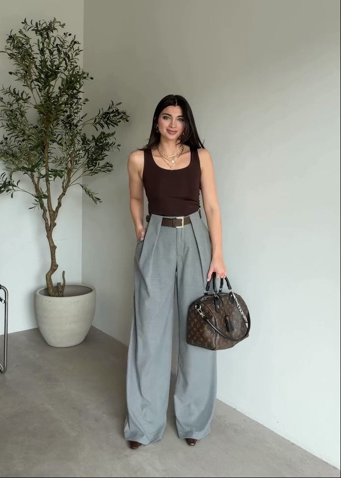 Women's casual trousers with a modern design B23