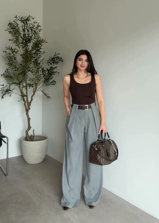 Women's casual trousers with a modern design B23