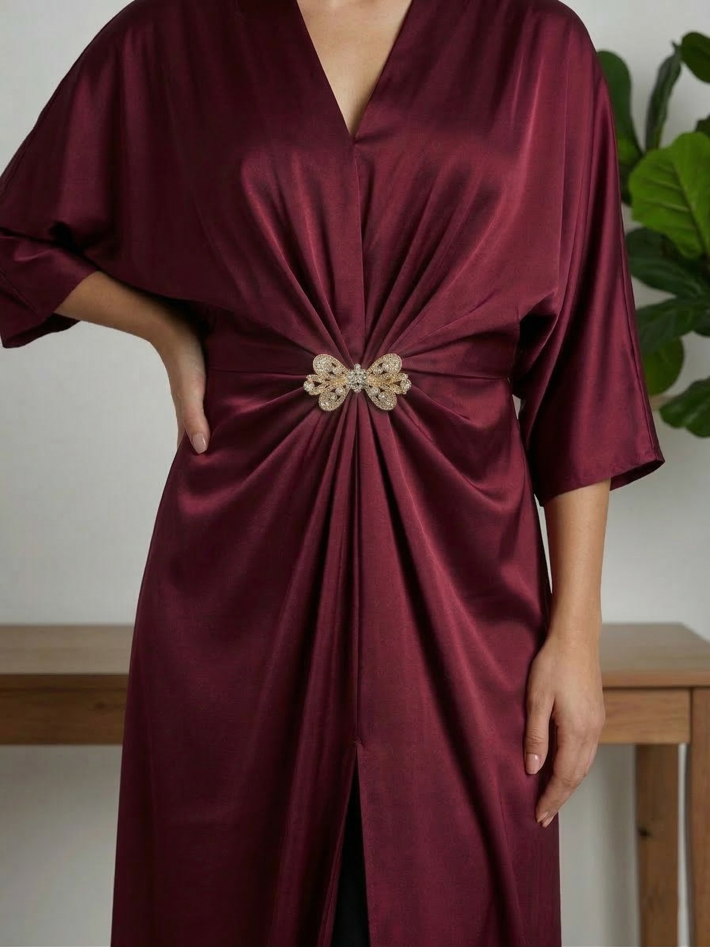 F65 فستان ستان انيق بتصميم مميز