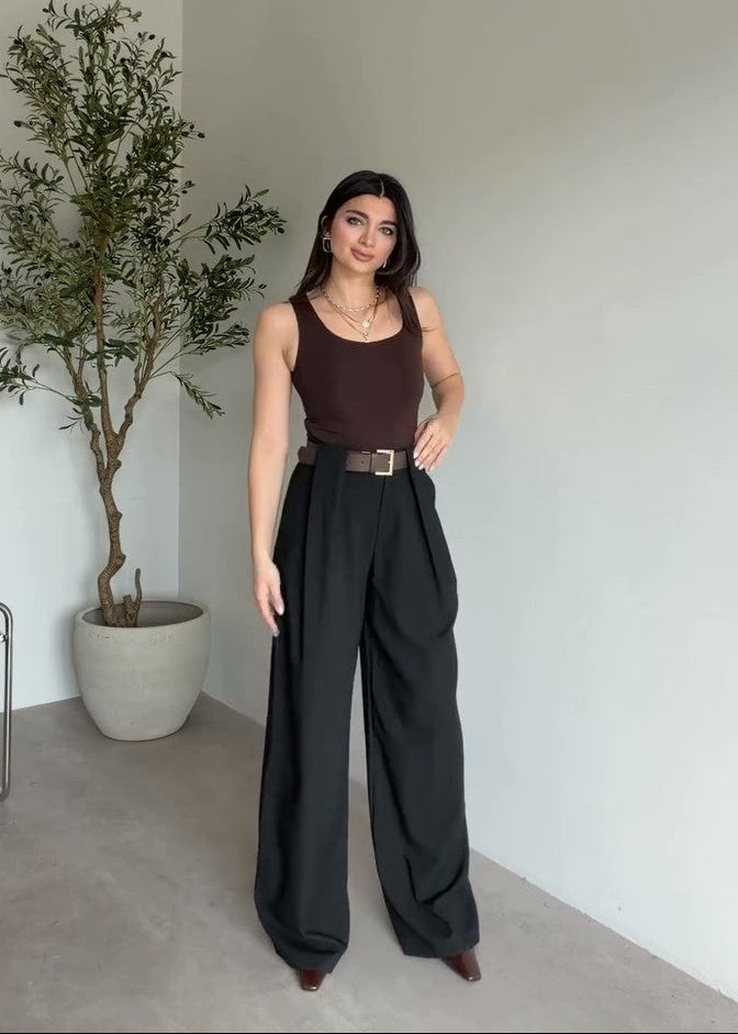 Women's casual trousers with a modern design B23