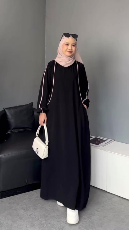 F17 Elegant dress with a distinctive design 