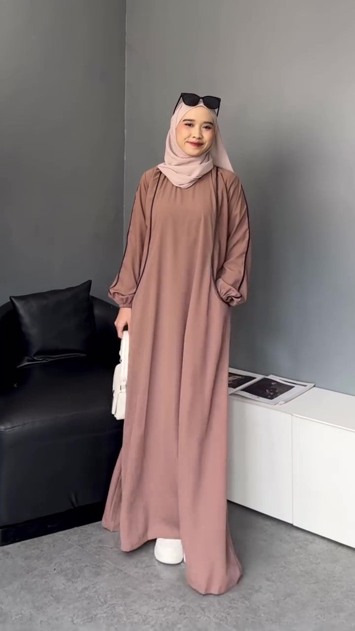 F17 Elegant dress with a distinctive design 