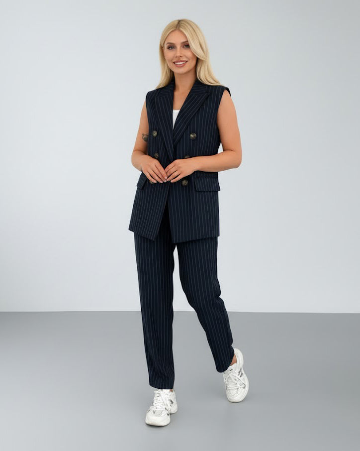 A formal two-piece suit (jacket + trousers) with a distinctive and elegant design S40