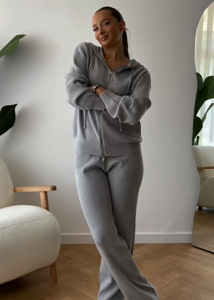 طقم تريكو أنيق نسائي مكون من قطعتين بلوزة + بنطلونTR-9