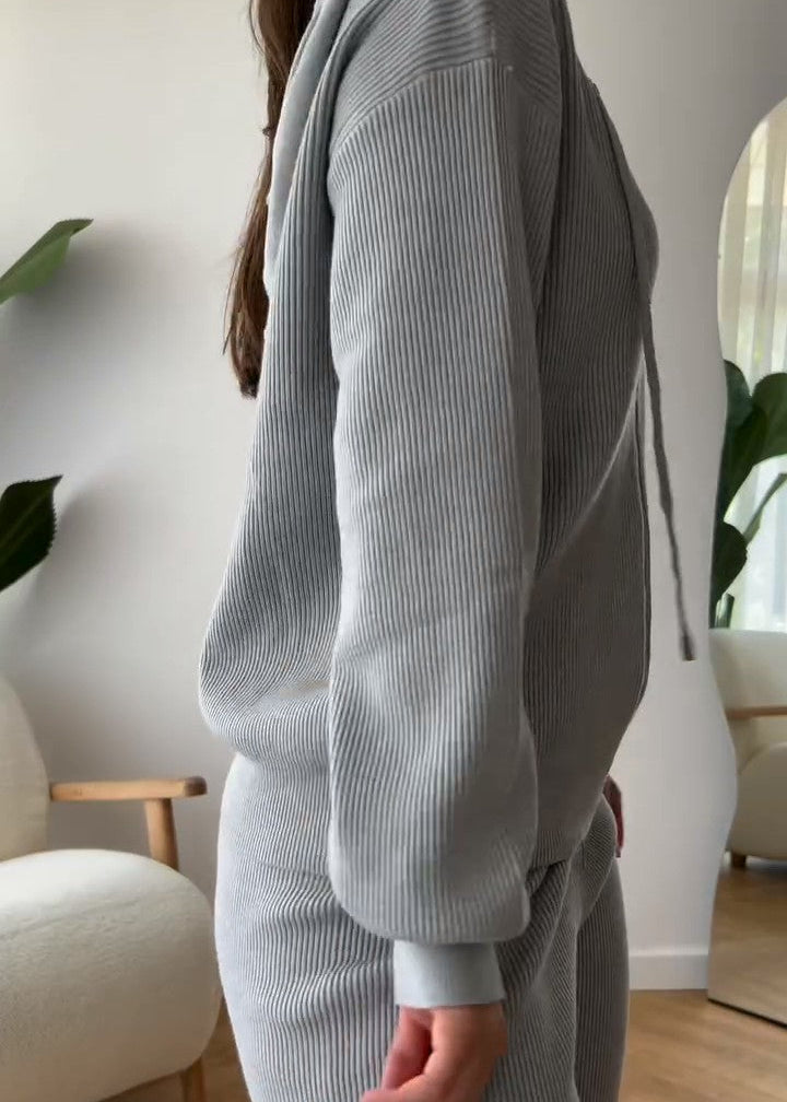 طقم تريكو أنيق نسائي مكون من قطعتين بلوزة + بنطلونTR-9