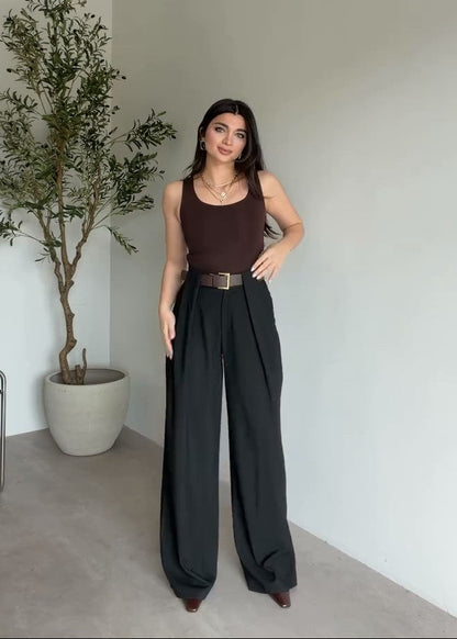 Women's casual trousers with a modern design B23