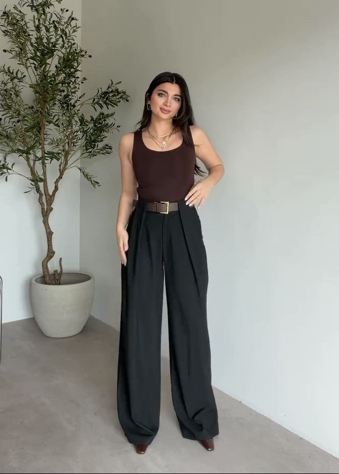 Women's casual trousers with a modern design B23
