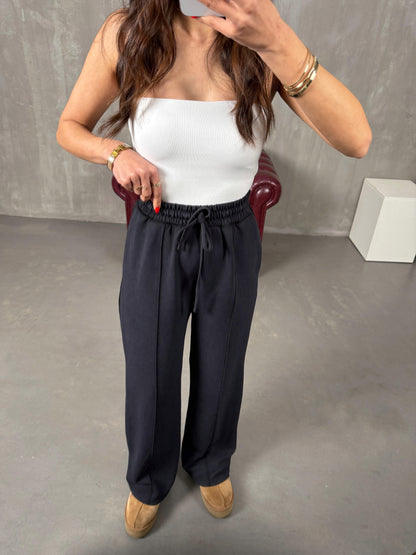 B12 Trousers in distinctive colors 