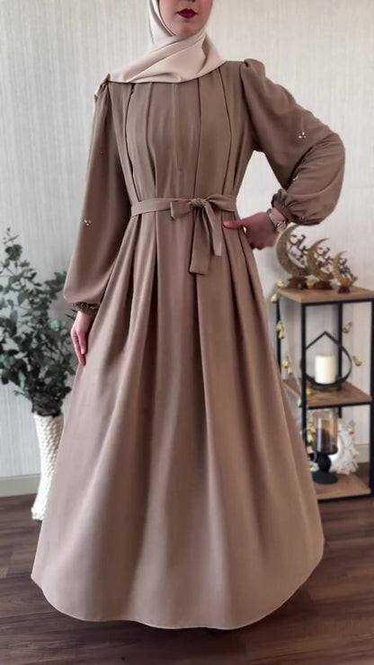 F20 Elegant dress with a distinctive design 