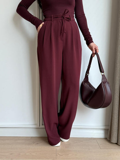 Trousers in distinctive colors B6 