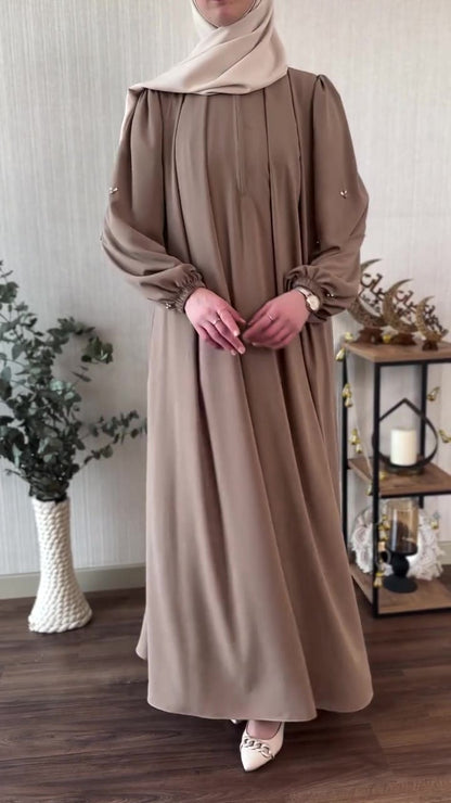 F20 Elegant dress with a distinctive design 