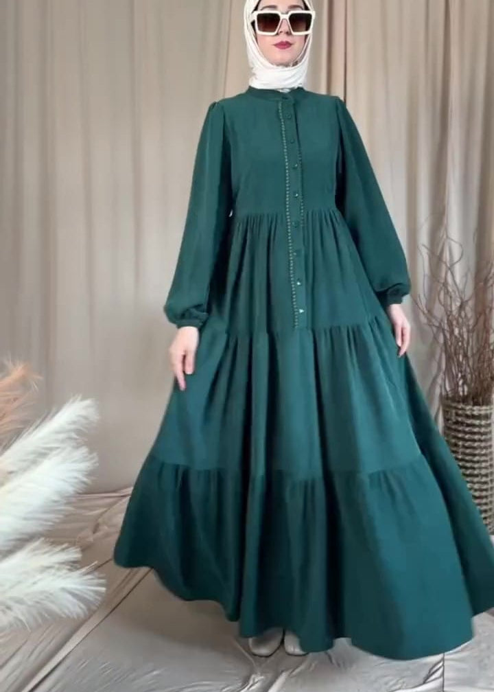 F22 Elegant dress with a distinctive design 