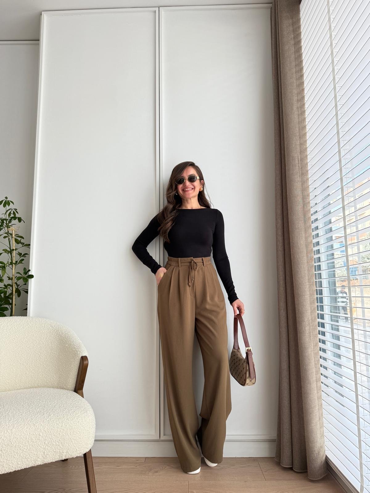 Trousers in distinctive colors B6 