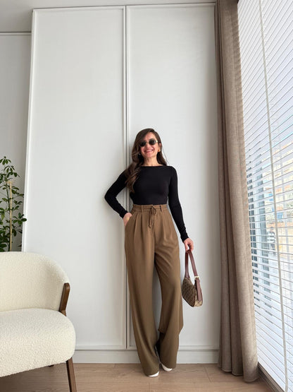 Trousers in distinctive colors B6 