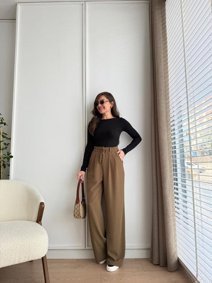 Trousers in distinctive colors B6 