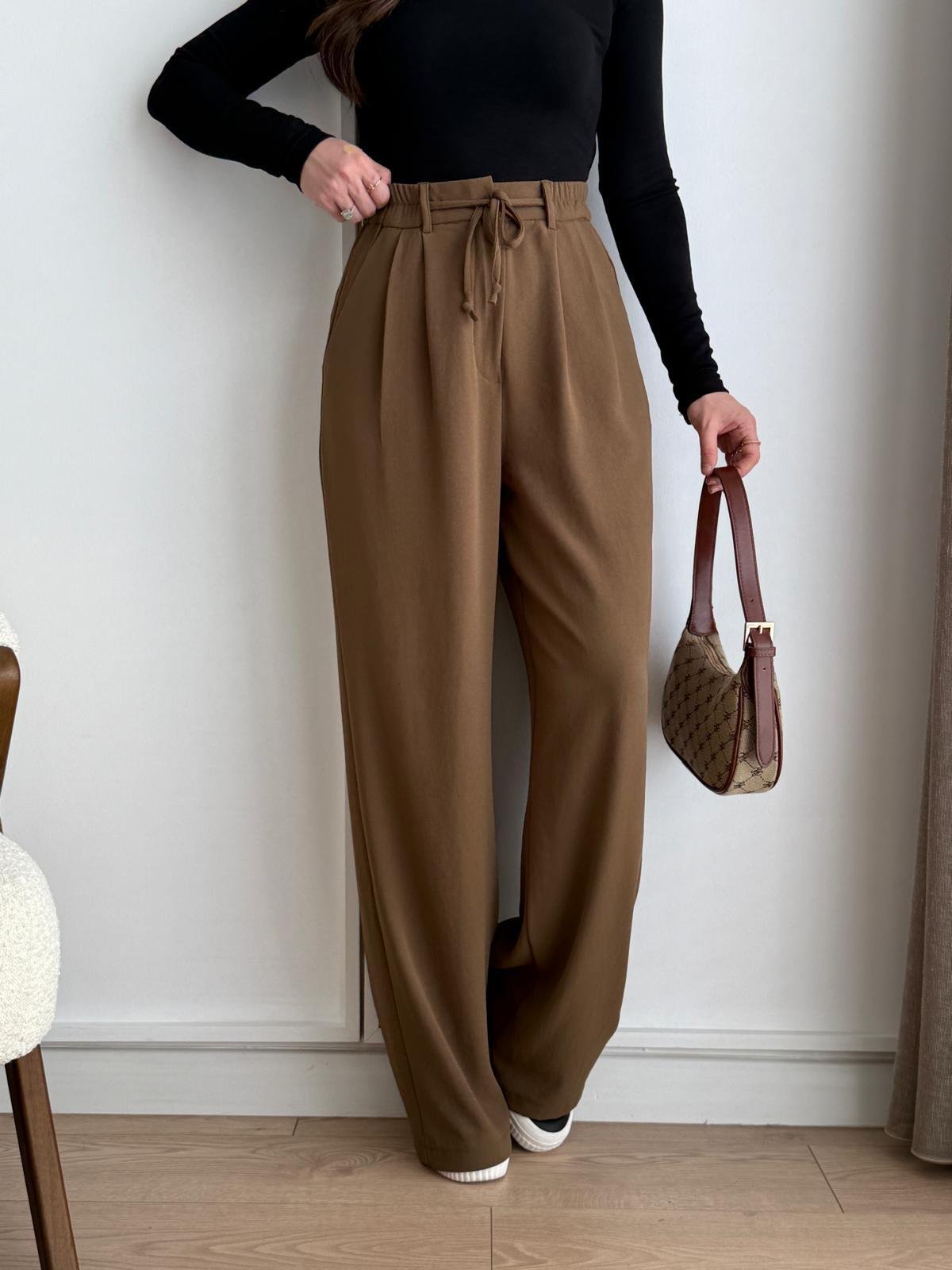 Trousers in distinctive colors B6 