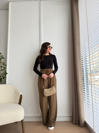 Trousers in distinctive colors B6 