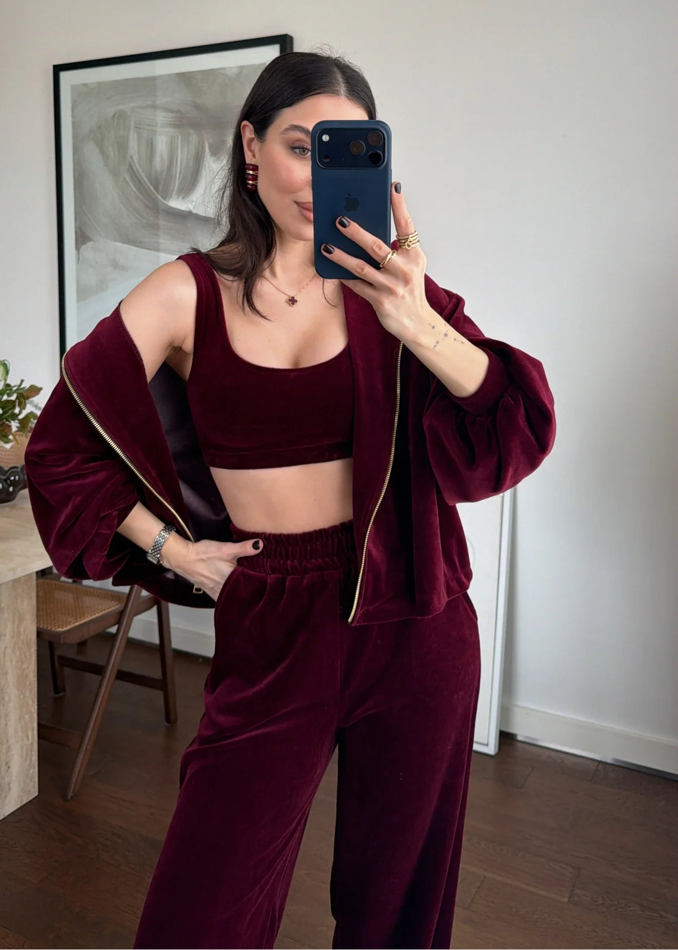 سوت قطيفة 3 قطع شتوي بتصميم عصري ولمسة فاخرة S75