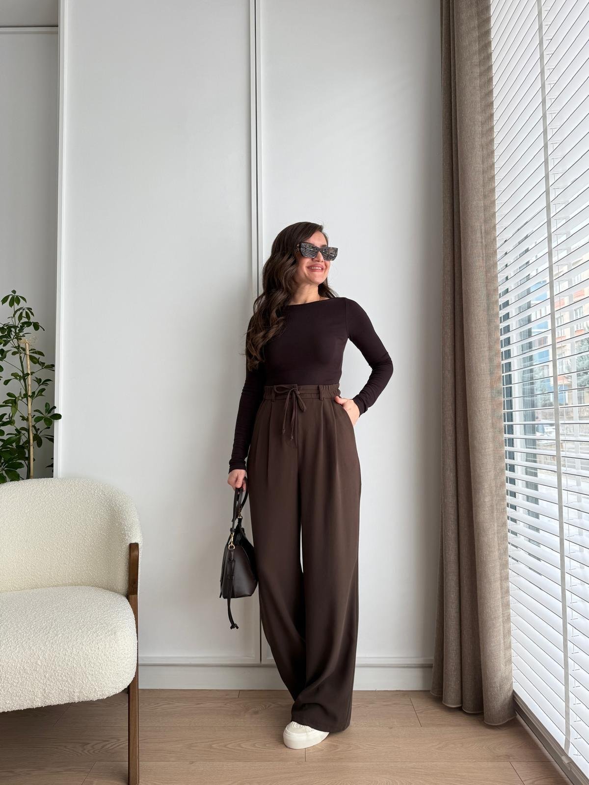 Trousers in distinctive colors B6 