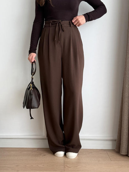 Trousers in distinctive colors B6 