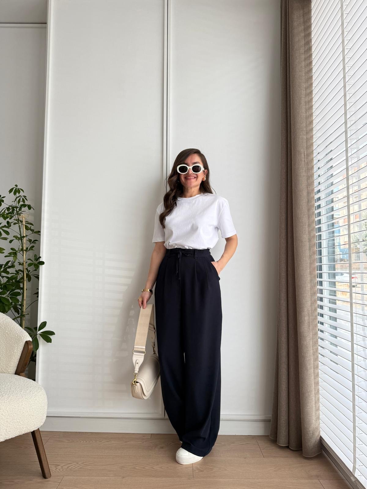 Trousers in distinctive colors B6 