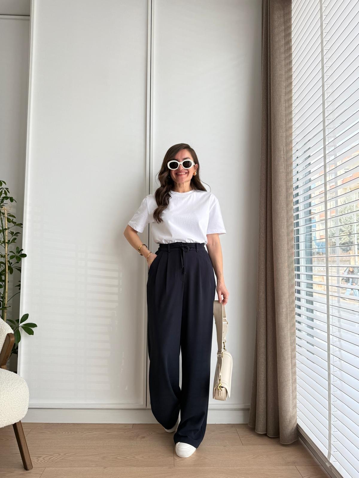 Trousers in distinctive colors B6 