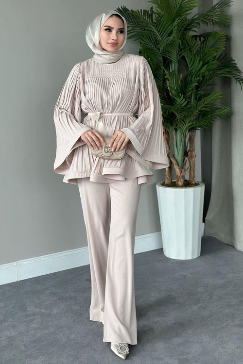 طقم قطعتين مع بلوزة كسرات موديل صيف 2024 الجديد M15