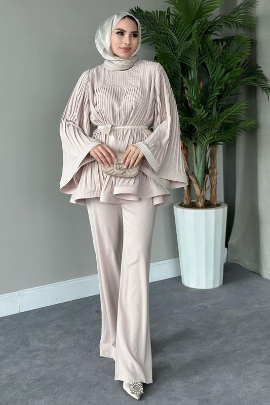 طقم قطعتين مع بلوزة كسرات موديل صيف 2024 الجديد M15