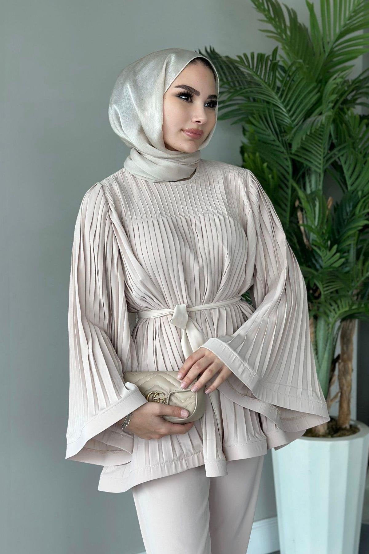 طقم قطعتين مع بلوزة كسرات موديل صيف 2024 الجديد M15