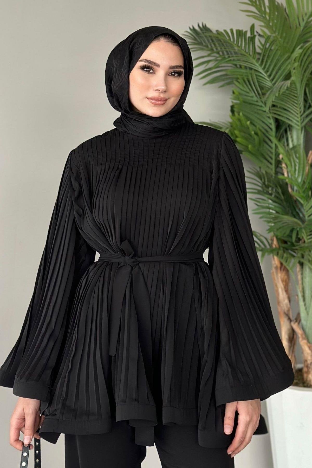 طقم قطعتين مع بلوزة كسرات موديل صيف 2024 الجديد M15