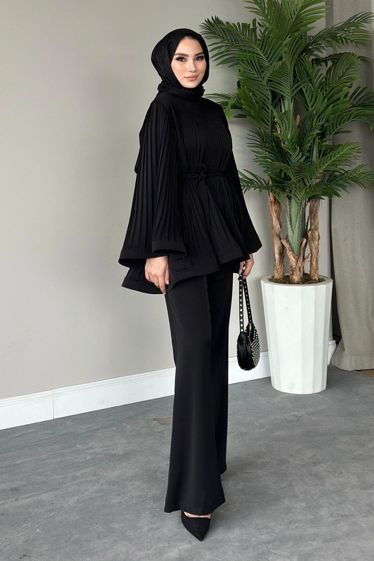 طقم قطعتين مع بلوزة كسرات موديل صيف 2024 الجديد M15