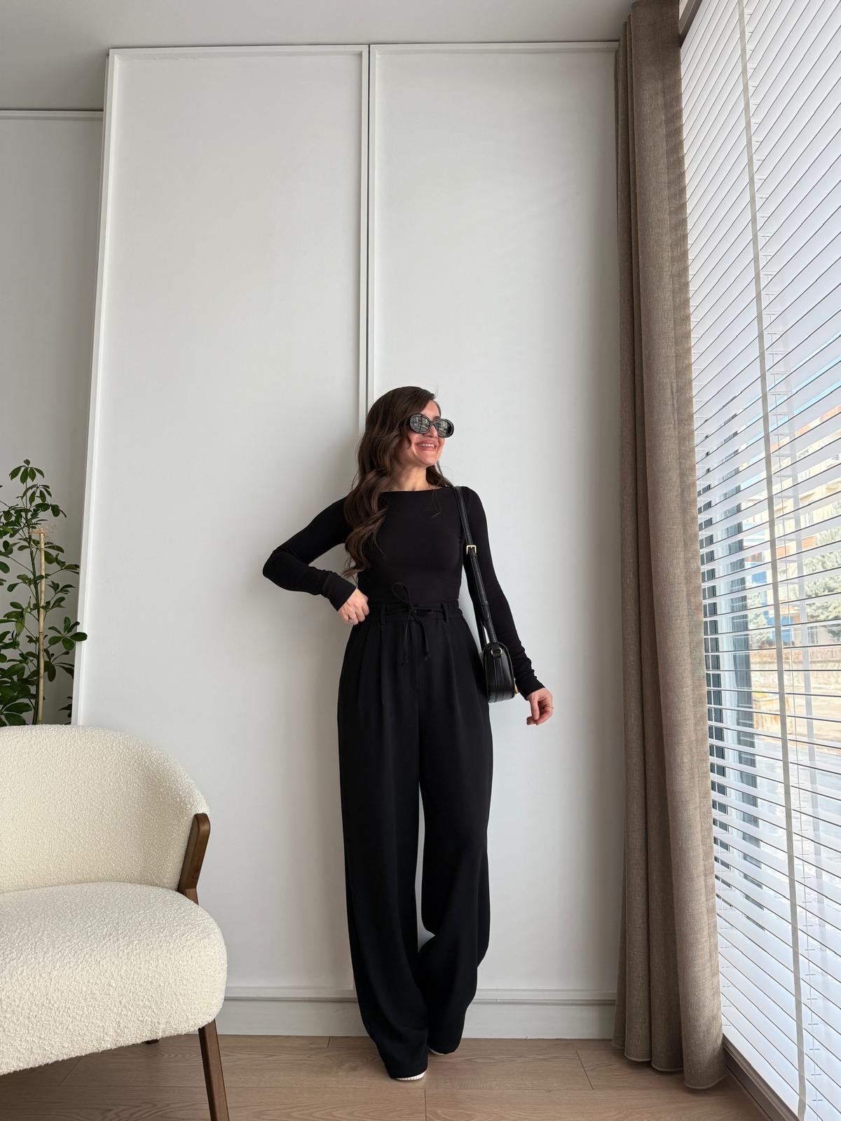 Trousers in distinctive colors B6 