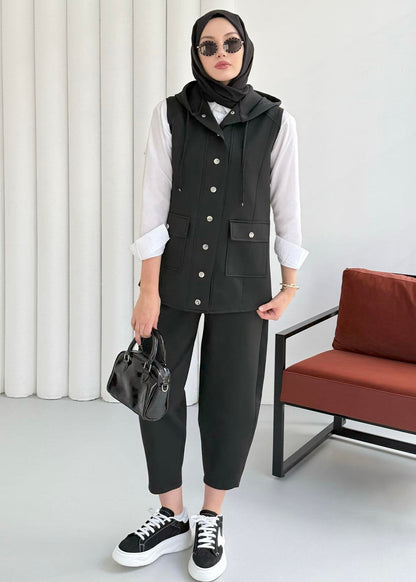 Stylish two-piece casual set with a practical design and a modern touch for everyday outings S77