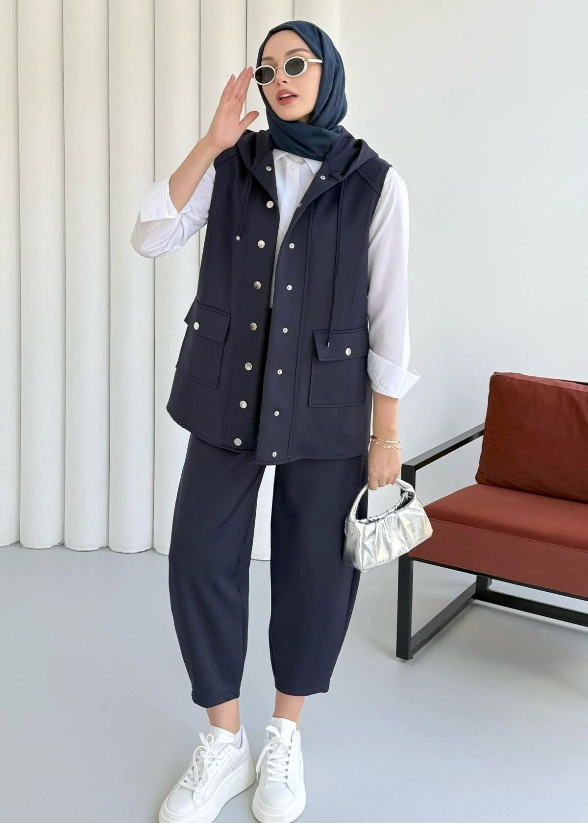 Stylish two-piece casual set with a practical design and a modern touch for everyday outings S77