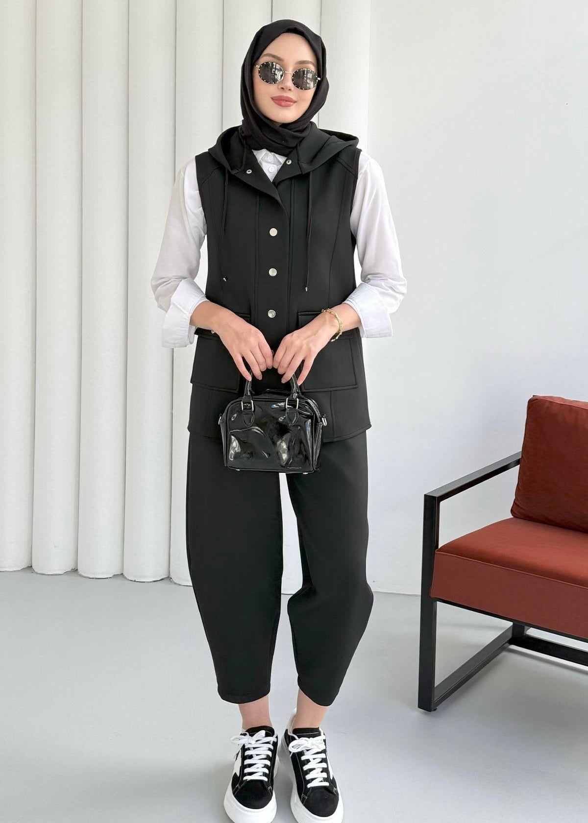 Stylish two-piece casual set with a practical design and a modern touch for everyday outings S77