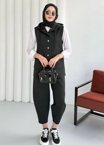 Stylish two-piece casual set with a practical design and a modern touch for everyday outings S77